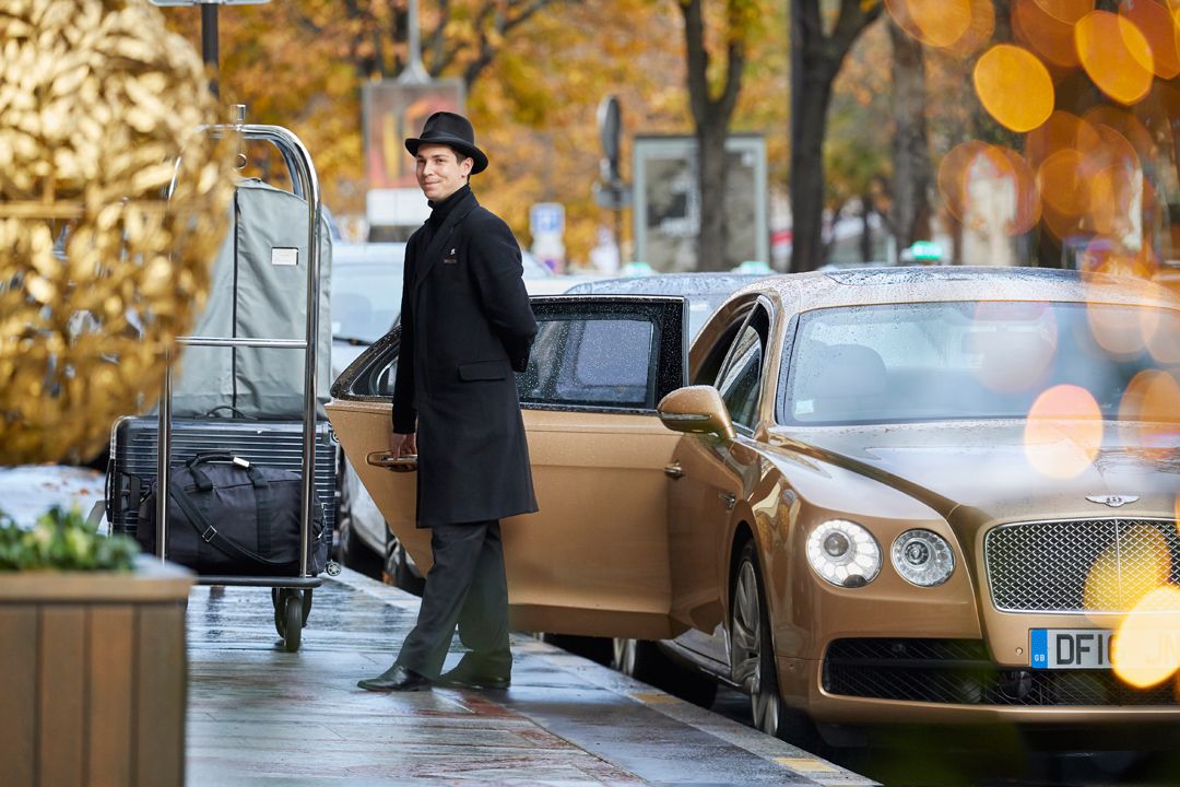 Voiturier Prince de Galles w/ Bentley Flying Spur